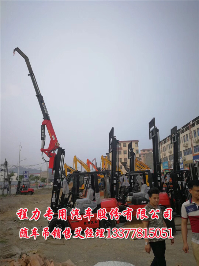 东风小三轴天龙随车吊ISB220-50